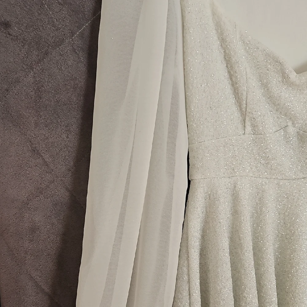 Windsor Sparkling White Long Sleeve Dress - Picture 4 of 6